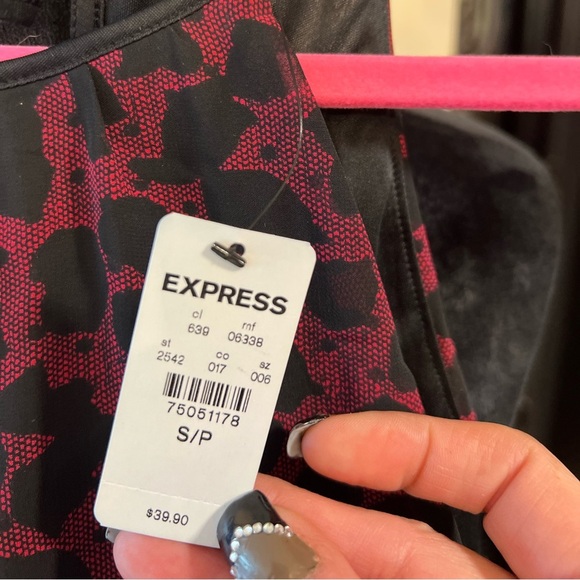 🖤🖤NWT-EXPRESS BURGUNDY AND BLACK HALTER TOP SZ S🖤🖤 - Picture 4 of 10